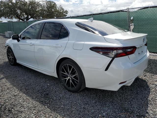 4T1G11BK4PU076030 - 2023 TOYOTA CAMRY SE NIGHT SHADE WHITE photo 2