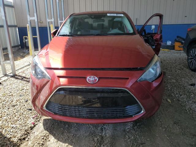3MYDLBYV2JY302029 - 2018 TOYOTA YARIS IA Rot Foto 5