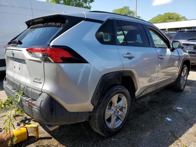 4T3RWRFVXNU078351 - 2022 TOYOTA RAV4 XLE SILVER photo 3