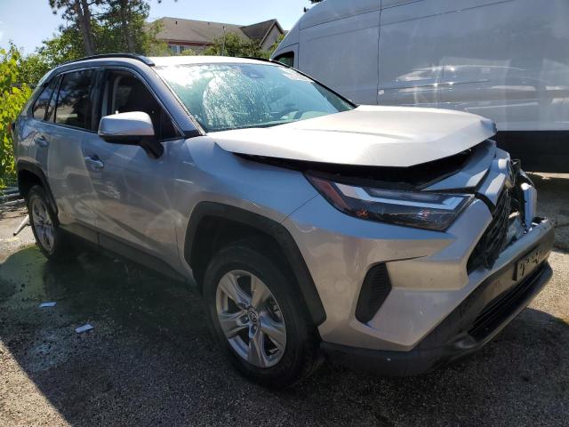 4T3RWRFVXNU078351 - 2022 TOYOTA RAV4 XLE SILVER photo 4