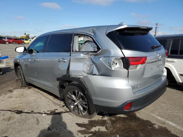 5TDBZRFHXJS835375 - 2018 TOYOTA HIGHLANDER LE SILVER photo 2