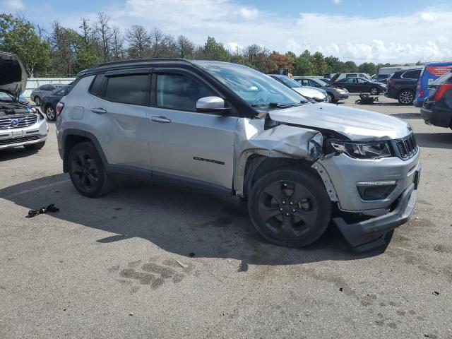 3C4NJDBB7KT682521 - 2019 JEEP COMPASS LATITUDE Күміс фото 4