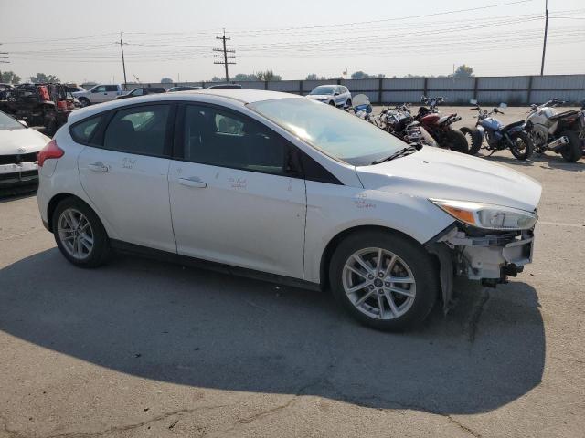 1FADP3K25HL285954 - 2017 FORD FOCUS SE WHITE photo 4