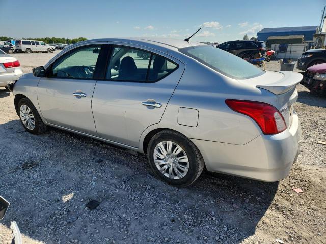 3N1CN7AP8KL851930 - 2019 NISSAN VERSA S 银色 照片 2