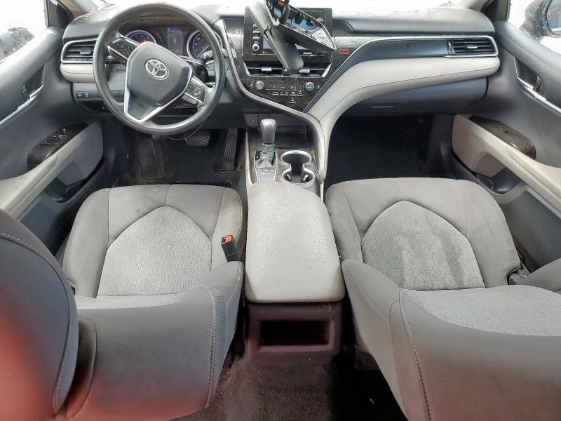 4T1C11AK9NU661537 - 2022 TOYOTA CAMRY LE 红色 照片 8