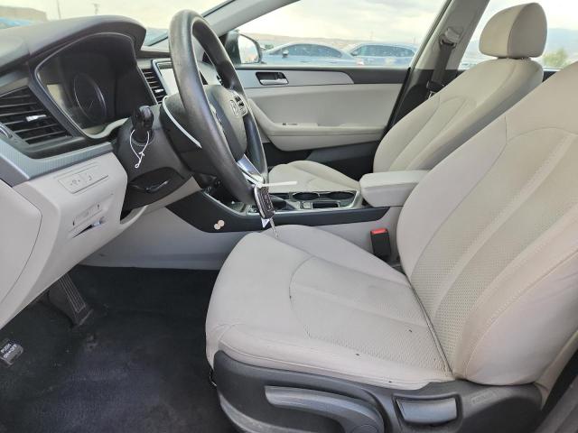 5NPE24AF0KH791016 - 2019 HYUNDAI SONATA SE Weiß Foto 7