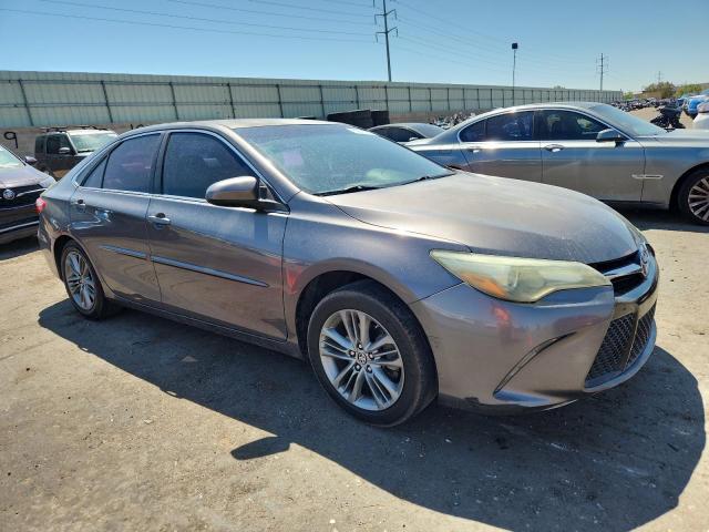 4T1BF1FK6FU878924 - 2015 TOYOTA CAMRY LE 灰色 照片 4