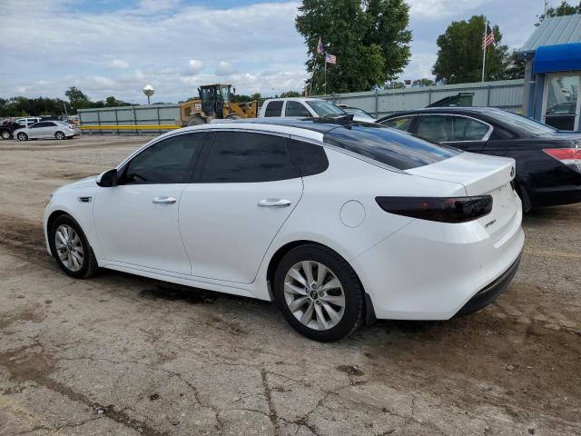 5XXGU4L34JG215350 - 2018 KIA OPTIMA EX WHITE photo 2