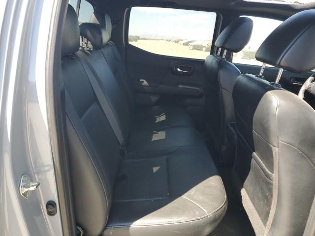3TMCZ5AN9JM188493 - 2018 TOYOTA TACOMA DOUBLE CAB ნაცრისფერი ფოტო 10