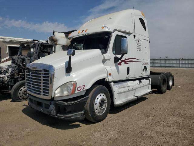 1FUJGLDR2CSBC7438 - 2012 FREIGHTLINER CASCADIA WHITE photo 2
