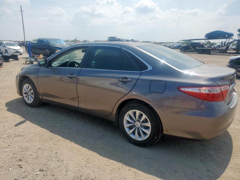 4T1BF1FK3HU662208 - 2017 TOYOTA CAMRY LE GRAY photo 2
