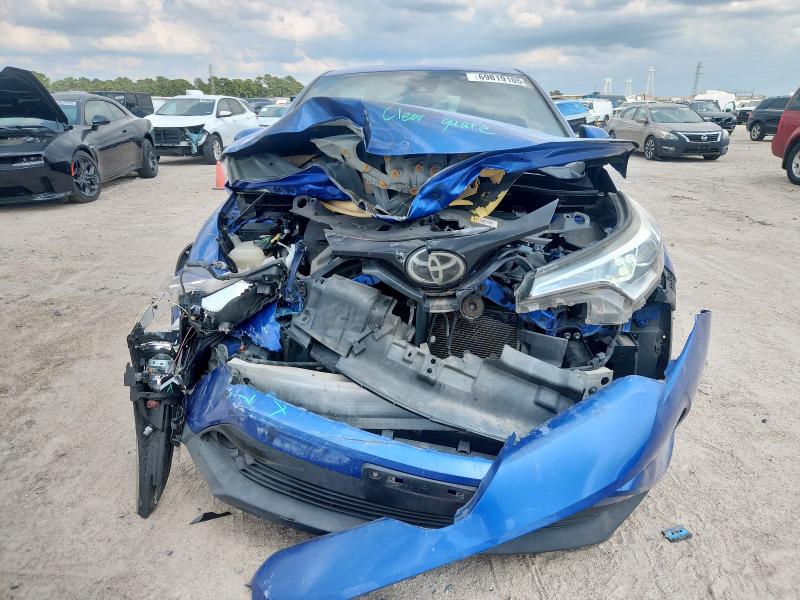 JTNKHMBX7J1004153 - 2018 TOYOTA C-HR XLE Bleu photo 5