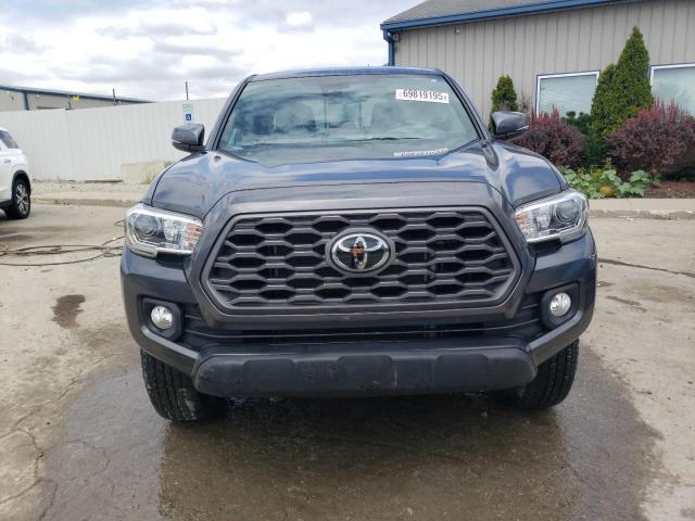 3TMCZ5AN2NM521123 - 2022 TOYOTA TACOMA DOUBLE CAB ნაცრისფერი ფოტო 5