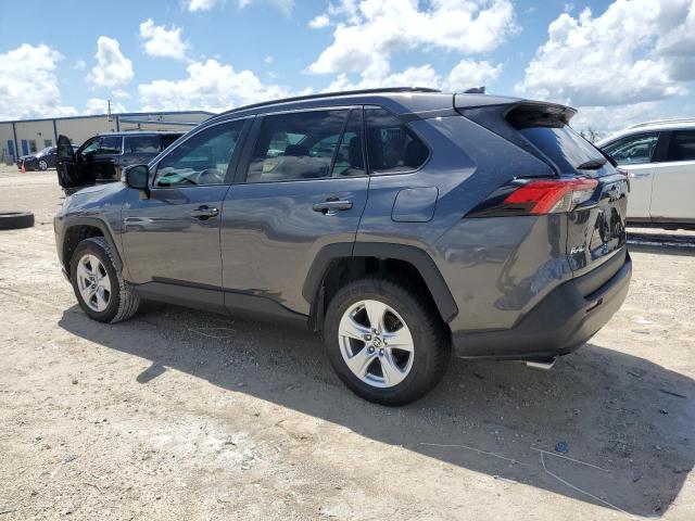 2T3W1RFV4MC159010 - 2021 TOYOTA RAV4 XLE GRAY photo 2