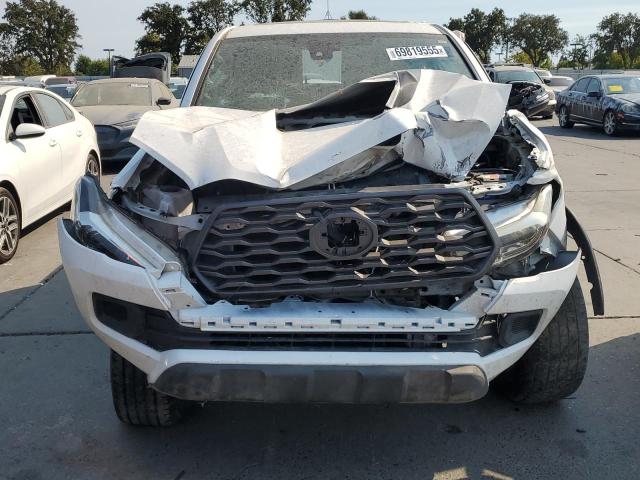 3TMDZ5BN3JM050483 - 2018 TOYOTA TACOMA DOUBLE CAB WHITE photo 5