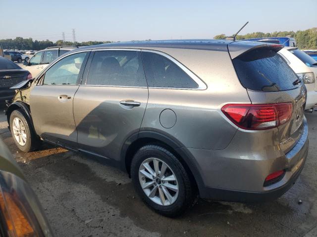 5XYPG4A58KG446583 - 2019 KIA SORENTO LX GRAY photo 2