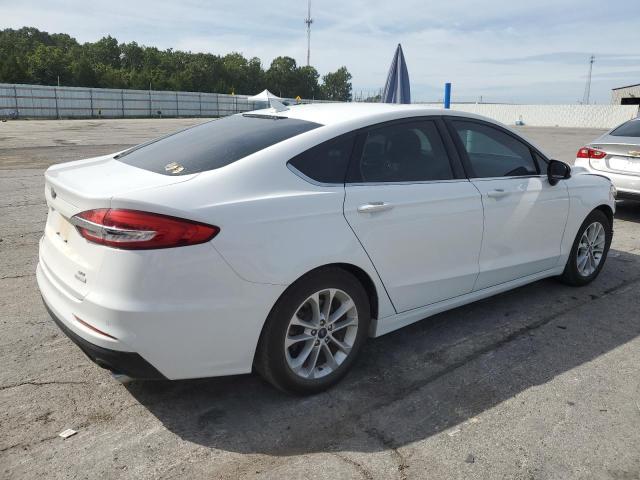 3FA6P0HD8KR215664 - 2019 FORD FUSION SE WHITE photo 3