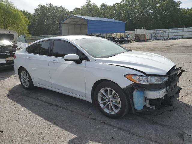 3FA6P0HD8KR215664 - 2019 FORD FUSION SE WHITE photo 4