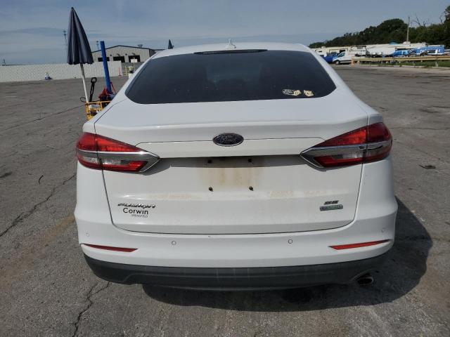 3FA6P0HD8KR215664 - 2019 FORD FUSION SE WHITE photo 6