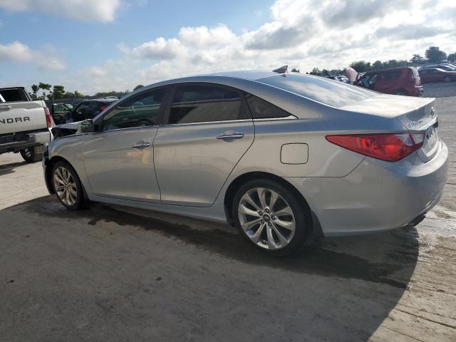 5NPEC4AC9DH597266 - 2013 HYUNDAI SONATA SE 银色 照片 2