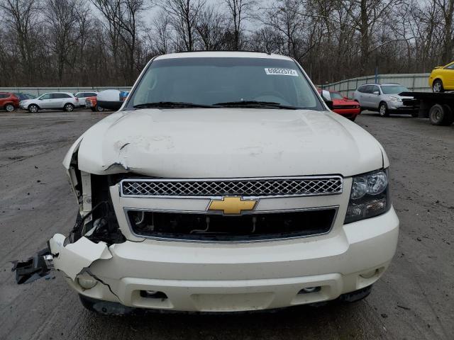 1GNSKCE09DR156527 - 2013 CHEVROLET TAHOE K1500 LTZ WHITE photo 5