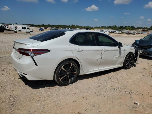4T1B61HK4JU646649 - 2018 TOYOTA CAMRY XSE WHITE photo 3