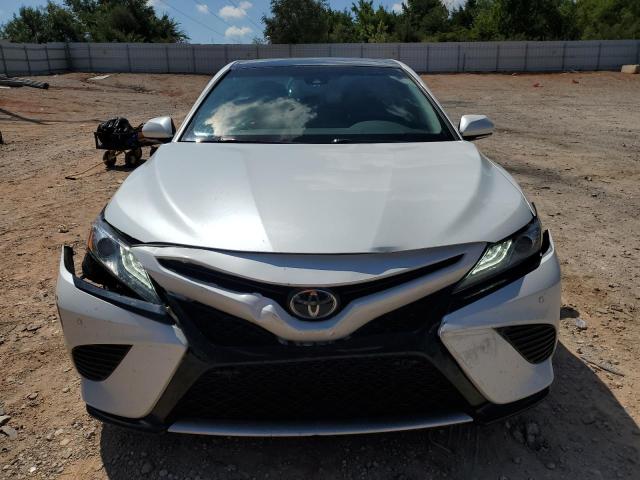 4T1B61HK4JU646649 - 2018 TOYOTA CAMRY XSE WHITE photo 5