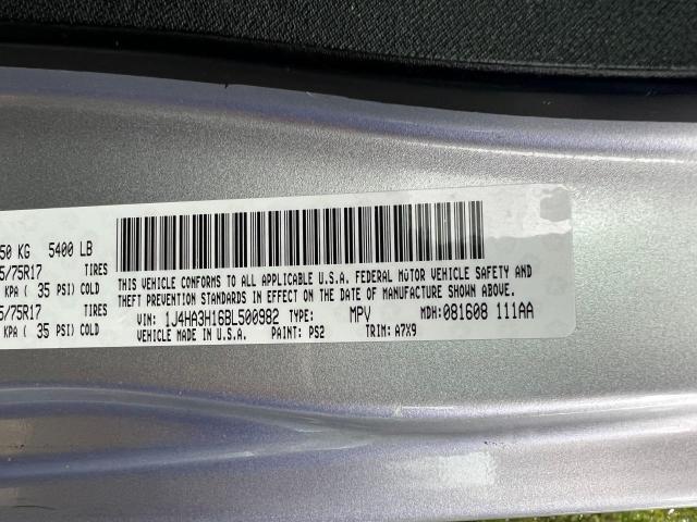 1J4HA3H16BL500982 - 2011 JEEP WRANGLER U SPORT فضي صورة 10