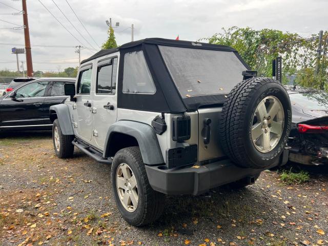 1J4HA3H16BL500982 - 2011 JEEP WRANGLER U SPORT فضي صورة 3