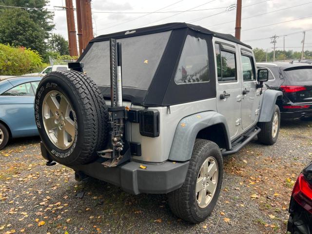 1J4HA3H16BL500982 - 2011 JEEP WRANGLER U SPORT فضي صورة 4