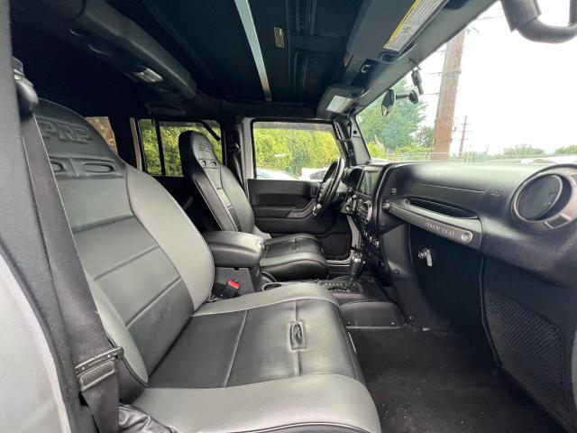 1J4HA3H16BL500982 - 2011 JEEP WRANGLER U SPORT فضي صورة 5