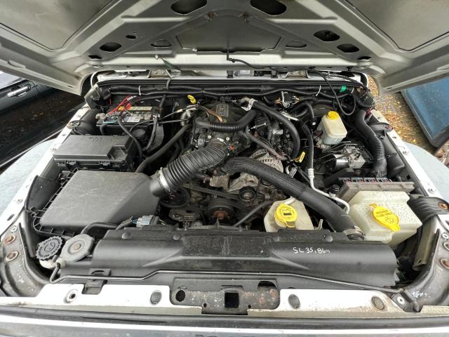 1J4HA3H16BL500982 - 2011 JEEP WRANGLER U SPORT فضي صورة 7