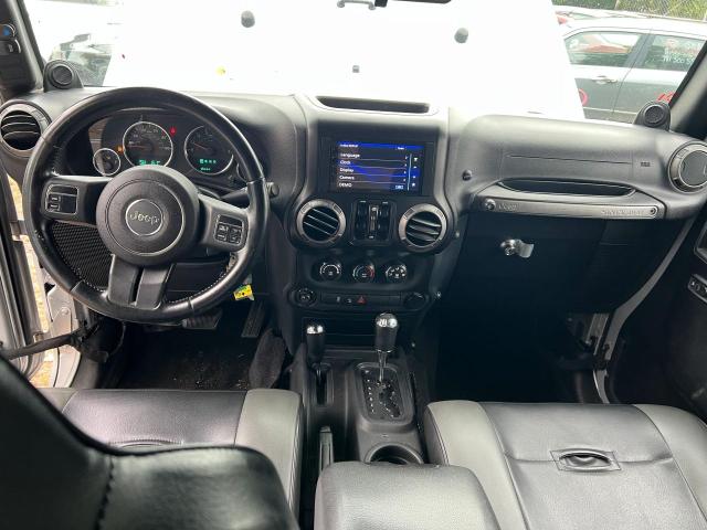 1J4HA3H16BL500982 - 2011 JEEP WRANGLER U SPORT فضي صورة 9