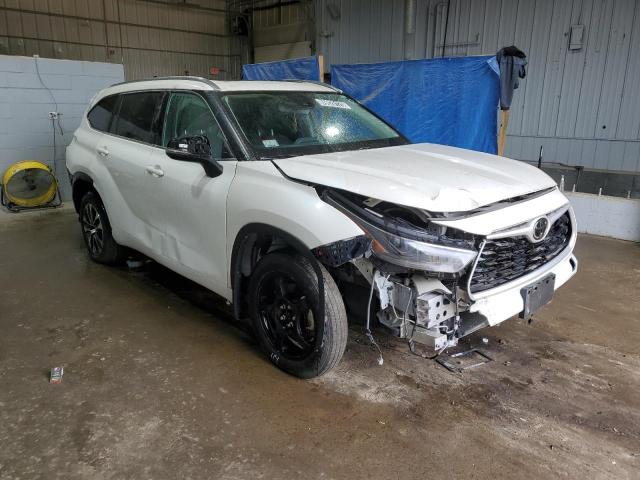 5TDGZRBH6MS078118 - 2021 TOYOTA HIGHLANDER XLE 白色 照片 4