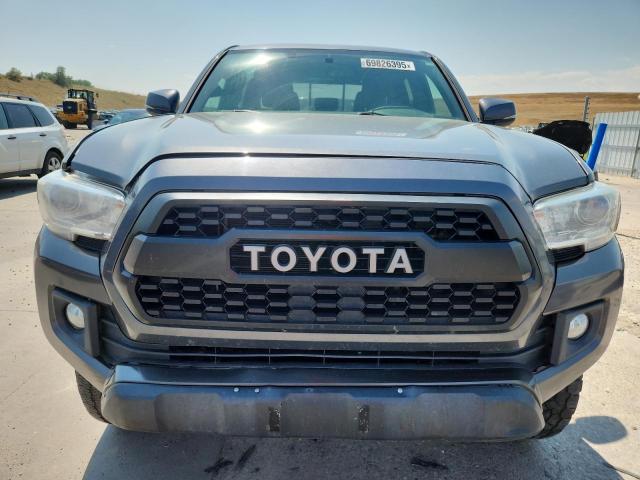 5TFCZ5AN5HX069330 - 2017 TOYOTA TACOMA DOUBLE CAB GRAY photo 5