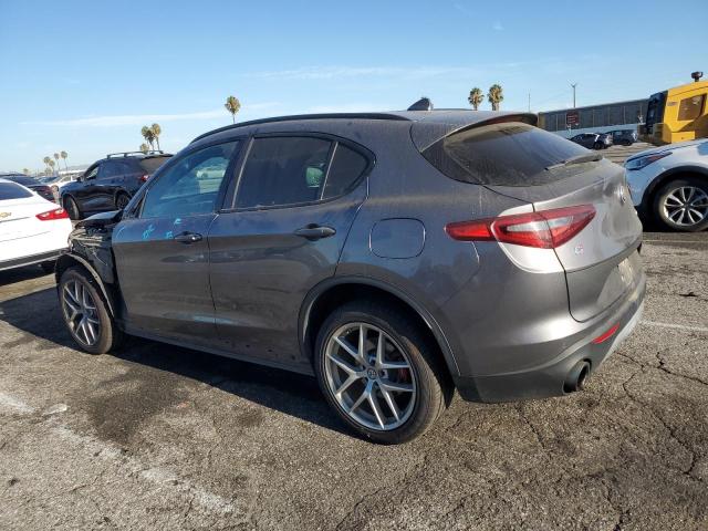 ZASFAKNN2J7C01955 - 2018 ALFA ROMEO STELVIO TI SPORT GRAY photo 2