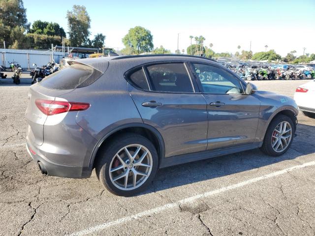 ZASFAKNN2J7C01955 - 2018 ALFA ROMEO STELVIO TI SPORT GRAY photo 3