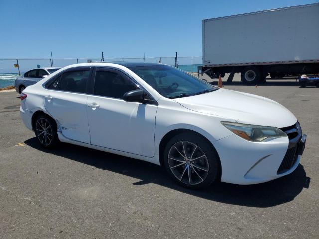 4T1BF1FK7FU890404 - 2015 TOYOTA CAMRY LE WHITE photo 4