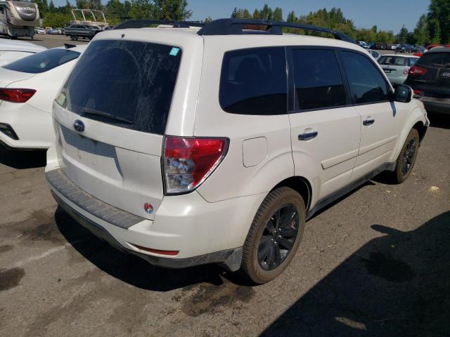 JF2SHADC5DH423502 - 2013 SUBARU FORESTER 2.5X PREMIUM WHITE photo 3