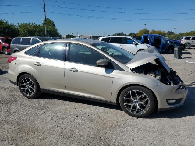 1FADP3H2XJL216965 - 2018 FORD FOCUS SEL BEIGE photo 4