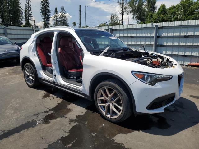 ZASFAKBN5J7C18172 - 2018 ALFA ROMEO STELVIO TI თეთრი ფოტო 4