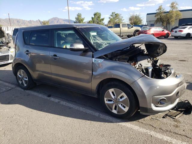 KNDJP3AE2J7032209 - 2018 KIA SOUL EV GRAY photo 4