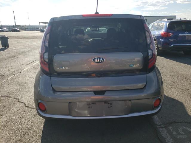 KNDJP3AE2J7032209 - 2018 KIA SOUL EV GRAY photo 6