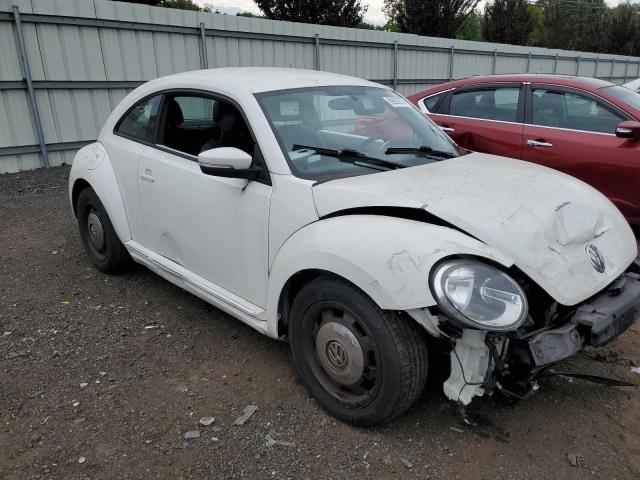 3VWJP7AT3CM661666 - 2012 VOLKSWAGEN BEETLE WHITE photo 4