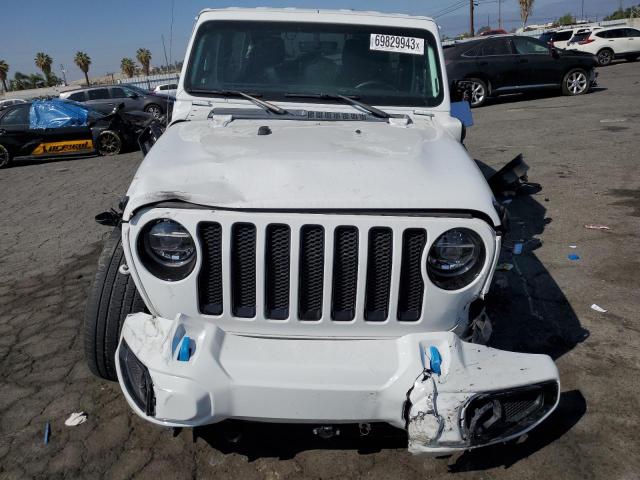 1C4JJXP62MW674805 - 2021 JEEP WRANGLER U SAHARA 4XE WHITE photo 5