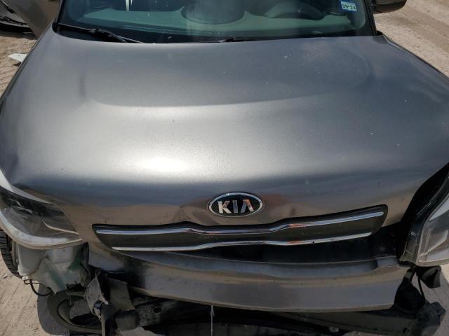 KNDJN2A21K7657661 - 2019 KIA SOUL GRAY photo 12