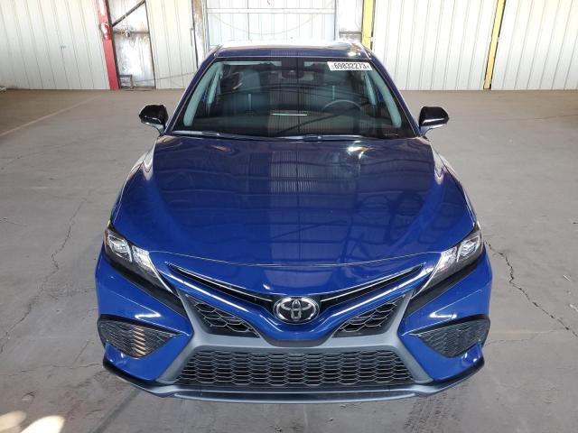 4T1G11AK7PU172445 - 2023 TOYOTA CAMRY SE NIGHT SHADE BLUE photo 5