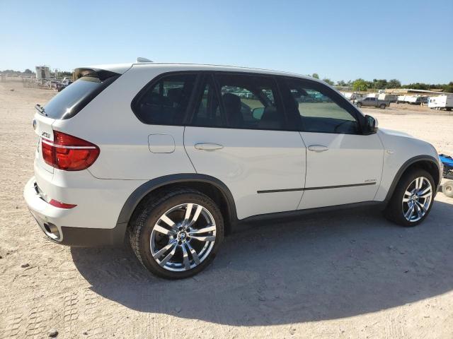5UXZW0C55BL663013 - 2011 BMW X5 XDRIVE35D WHITE photo 3