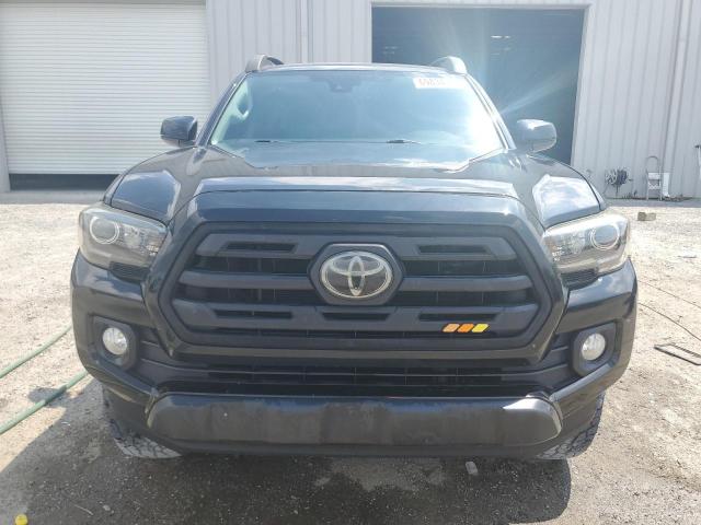 3TMAZ5CN2JM063369 - 2018 TOYOTA TACOMA DOUBLE CAB Schwarz Foto 5