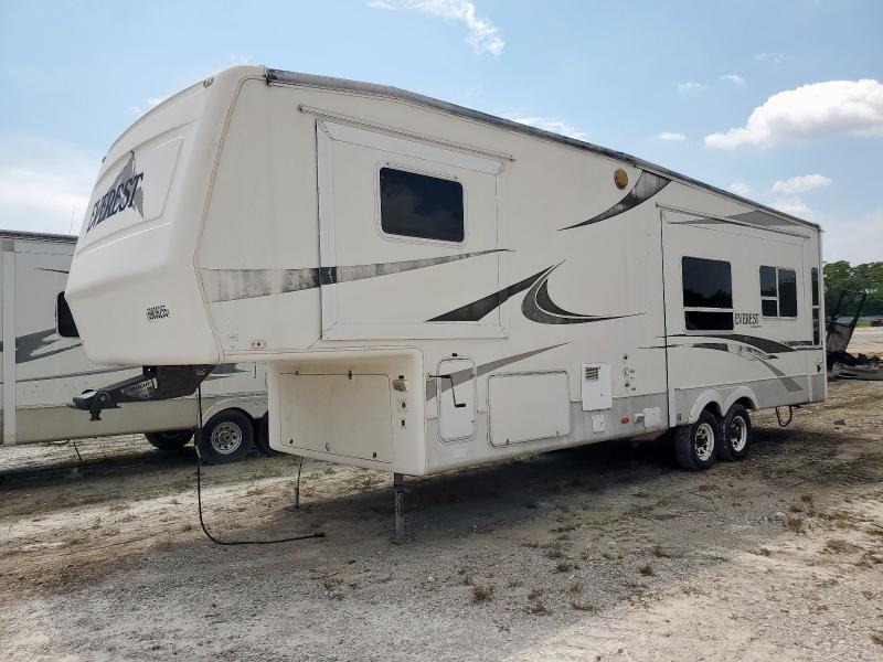 4YDF3122931480685 - 2003 EVER KEYSTONE WHITE photo 2